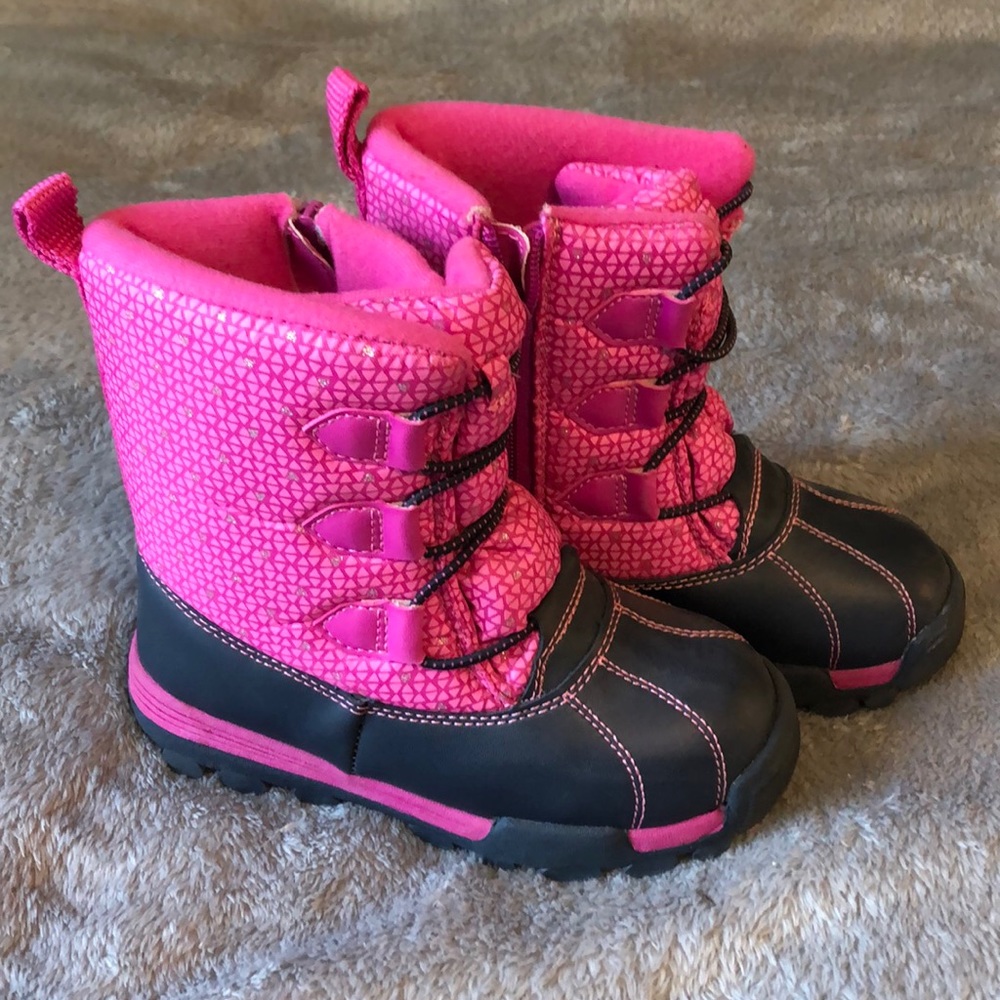 Osh kosh snow boots and gloves to match